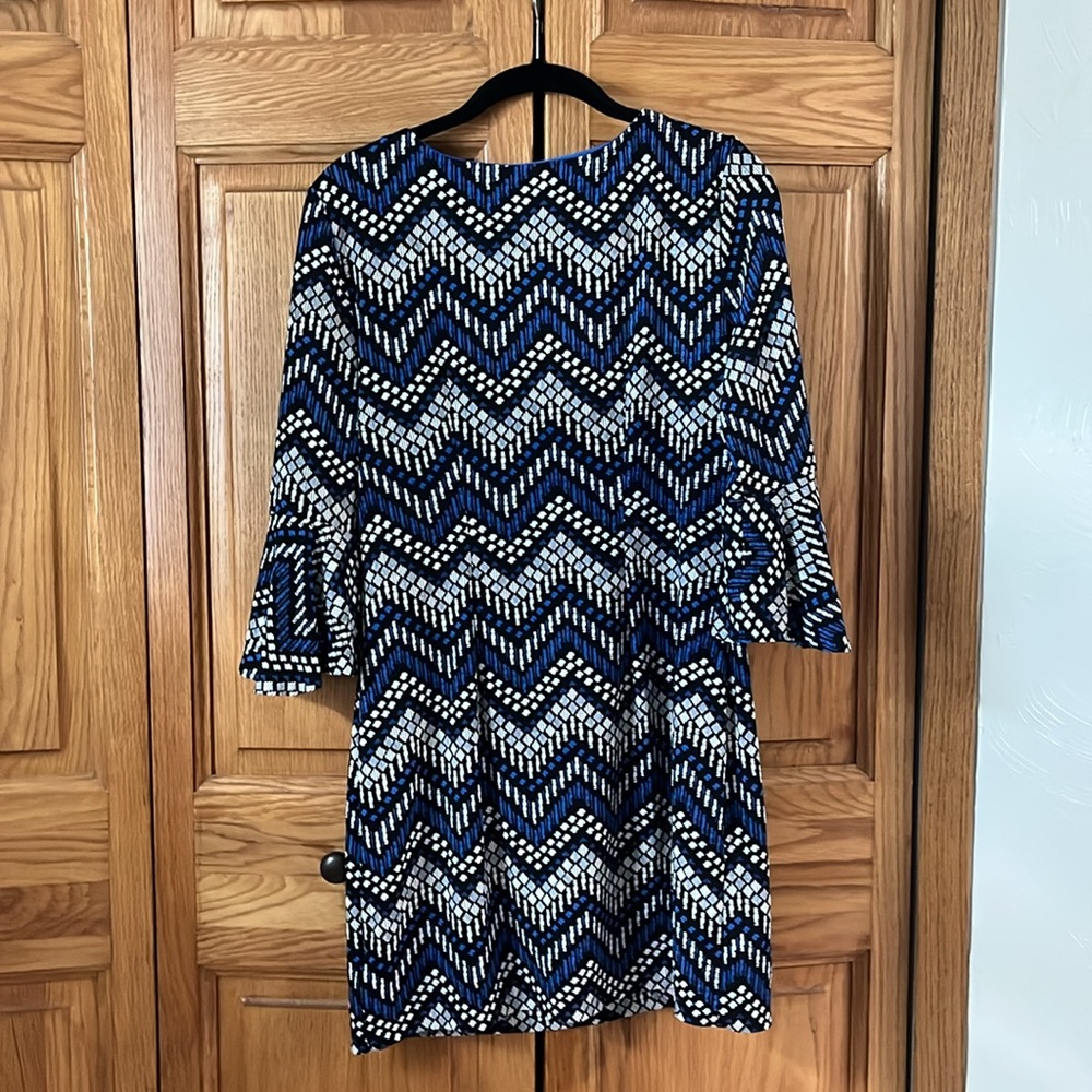 Size 4 - Picture 4 of 6